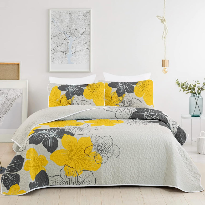 Delicate Quilted Coverlet and Pillowcases Set: Soft Touch for a Restful Night - Queen size