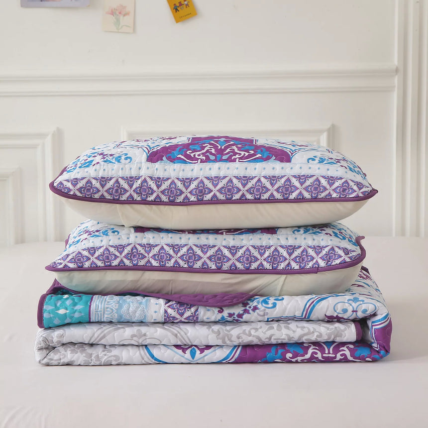 Handsome Quilted Bedspread and Pillowcases Set: Strong, Sturdy, and Stylish - Queen size