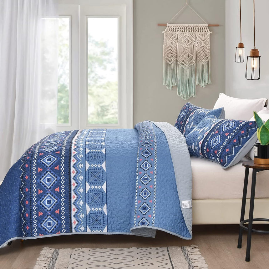 Nature Lover's Quilted bedspread and pillowcovers set: Inspired by the Outdoors - Queen size