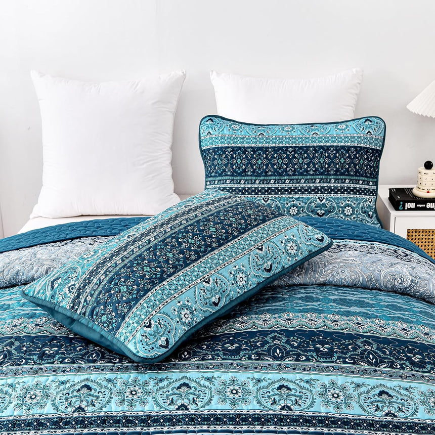 Opalescent Quilted coverlet and pillowcovers set: Shimmering Beauty - Queen size