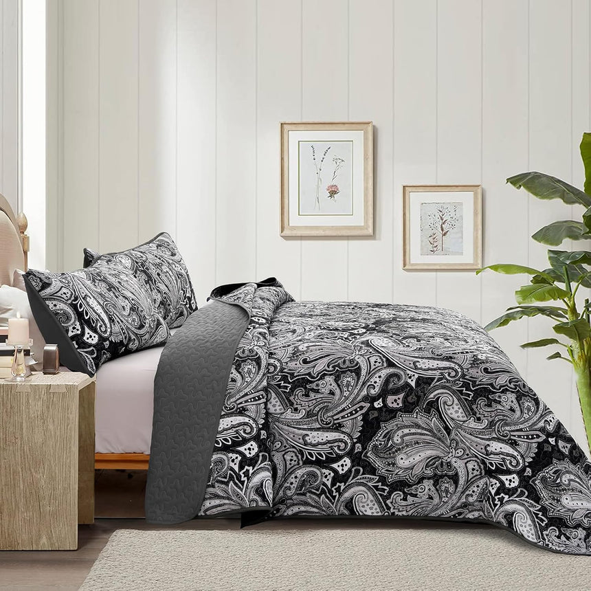 Artful Quilted Coverlet and Pillowcases Set: Beauty in Every Stitch - Queen size