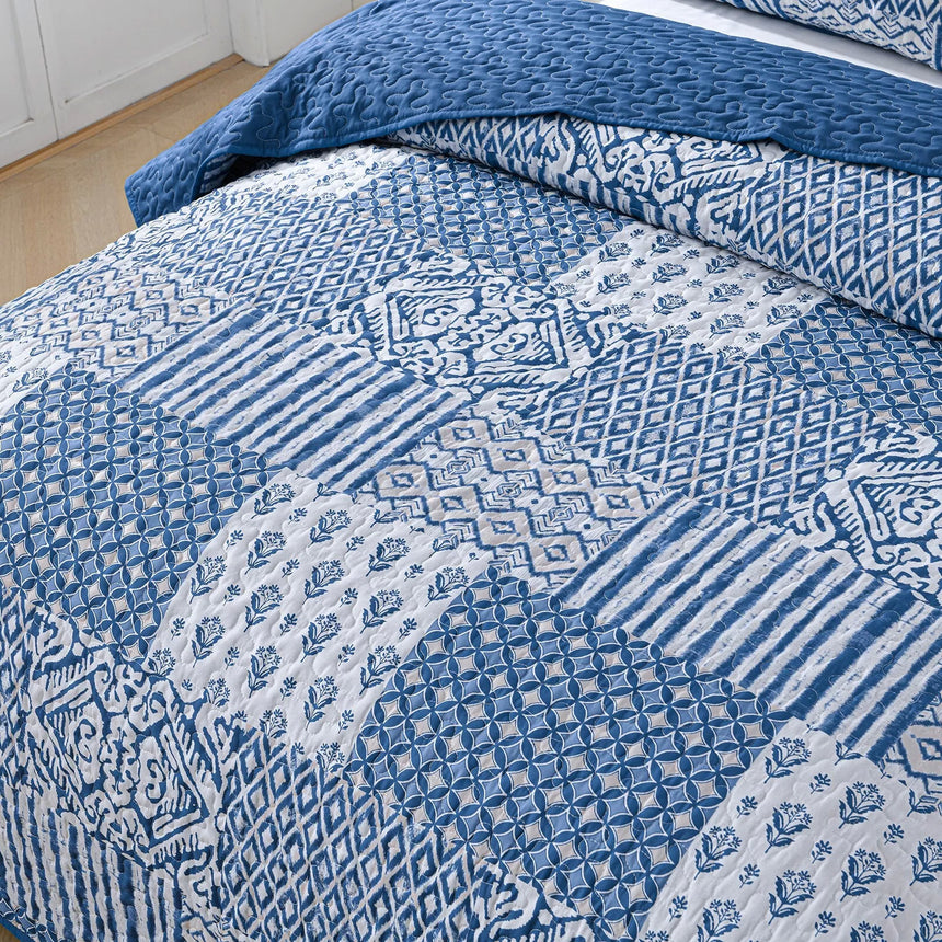 Blissful Quilted bedspread and pillowcovers set: Relax in Style - Queen size