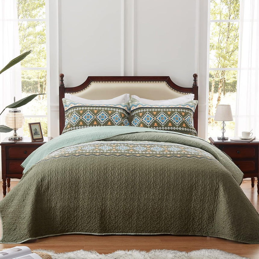 Quicksilver Quilted coverlet and pillowcovers set: Sleek and Modern - Queen size