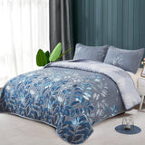 Nostalgic Quilted coverlet and pillowcovers set: Classic and Timeless - Queen size