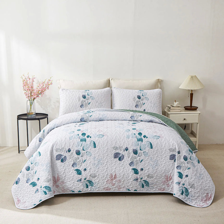 Refreshing Quilted bedspread and pillowcovers set: Cool and Inviting - Queen size